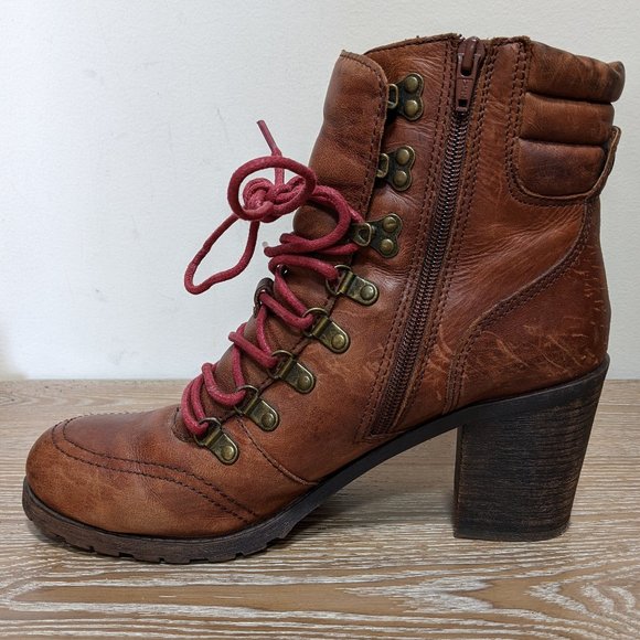 Lucky Heeled Hiking Boots - Picture 3 of 7